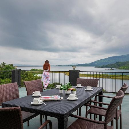 Sunset Boulevard By Stayvista - Lakeside Villa With Pet-Friendly Ambiance, Deck, Terrace, Plunge Pool & Modern Flair Karjat Exterior foto