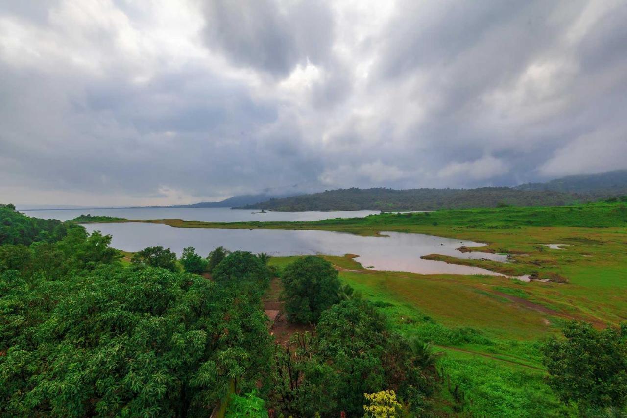 Sunset Boulevard By Stayvista - Lakeside Villa With Pet-Friendly Ambiance, Deck, Terrace, Plunge Pool & Modern Flair Karjat Exterior foto