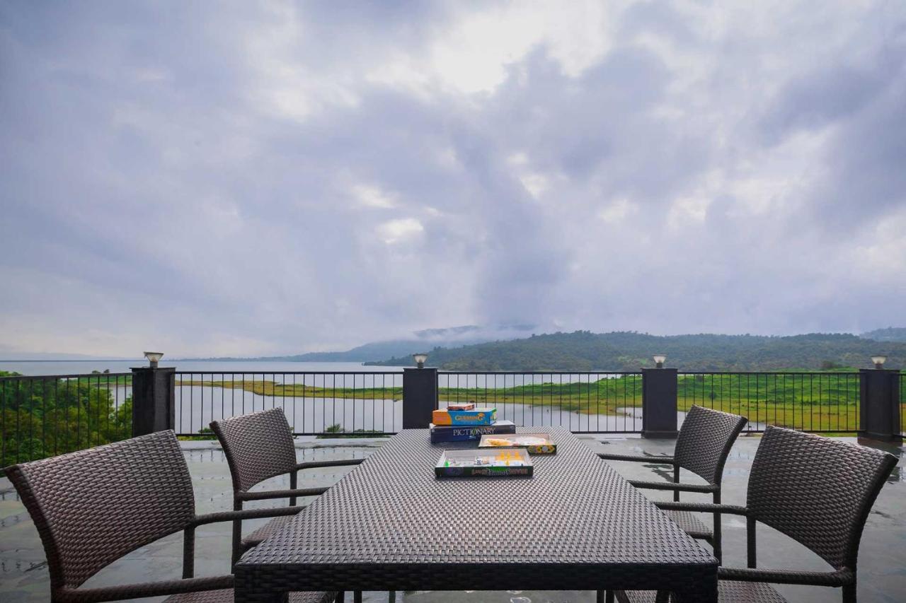 Sunset Boulevard By Stayvista - Lakeside Villa With Pet-Friendly Ambiance, Deck, Terrace, Plunge Pool & Modern Flair Karjat Exterior foto