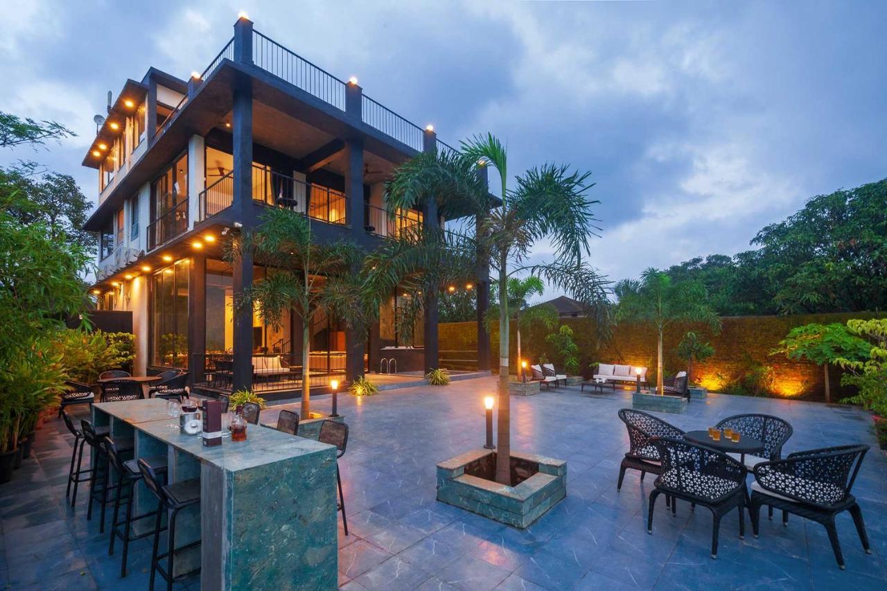 Sunset Boulevard By Stayvista - Lakeside Villa With Pet-Friendly Ambiance, Deck, Terrace, Plunge Pool & Modern Flair Karjat Exterior foto