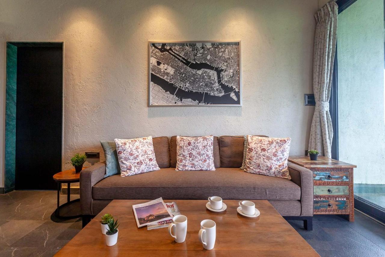Sunset Boulevard By Stayvista - Lakeside Villa With Pet-Friendly Ambiance, Deck, Terrace, Plunge Pool & Modern Flair Karjat Exterior foto