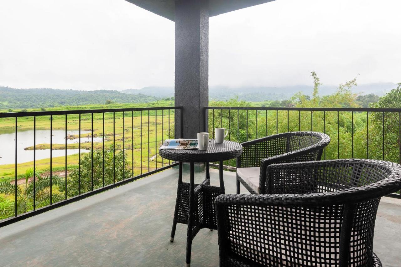Sunset Boulevard By Stayvista - Lakeside Villa With Pet-Friendly Ambiance, Deck, Terrace, Plunge Pool & Modern Flair Karjat Exterior foto