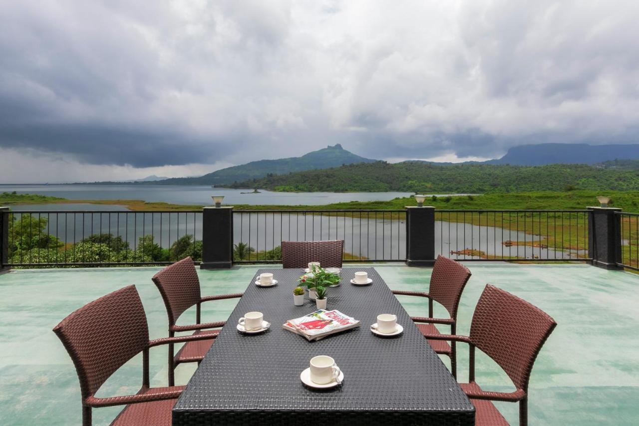 Sunset Boulevard By Stayvista - Lakeside Villa With Pet-Friendly Ambiance, Deck, Terrace, Plunge Pool & Modern Flair Karjat Exterior foto